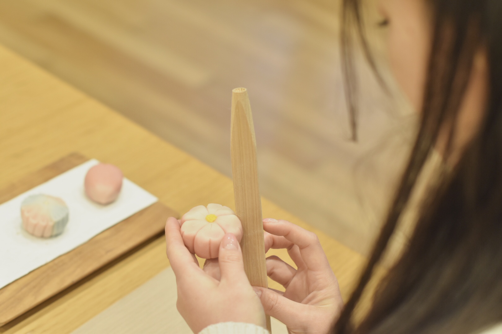 Japanese sweet and tea tour: enjoy making traditional Japanese sweets and eat them in a casual tea ceremony on the table!