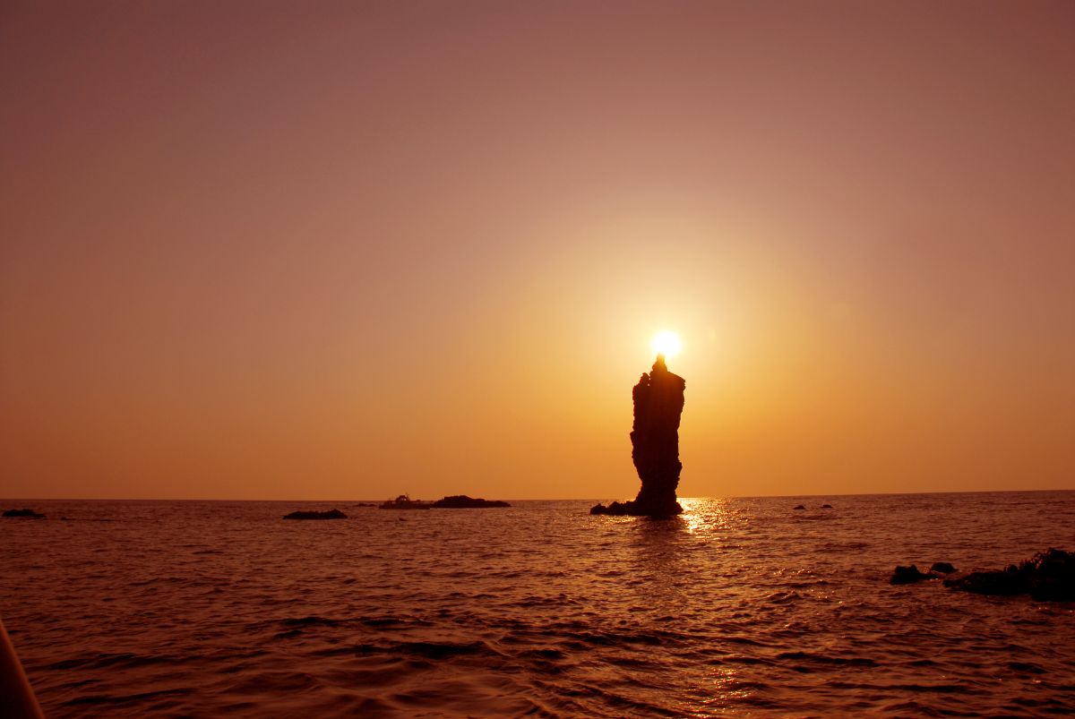 Candle Island (Rosokujima) Leisure Cruises