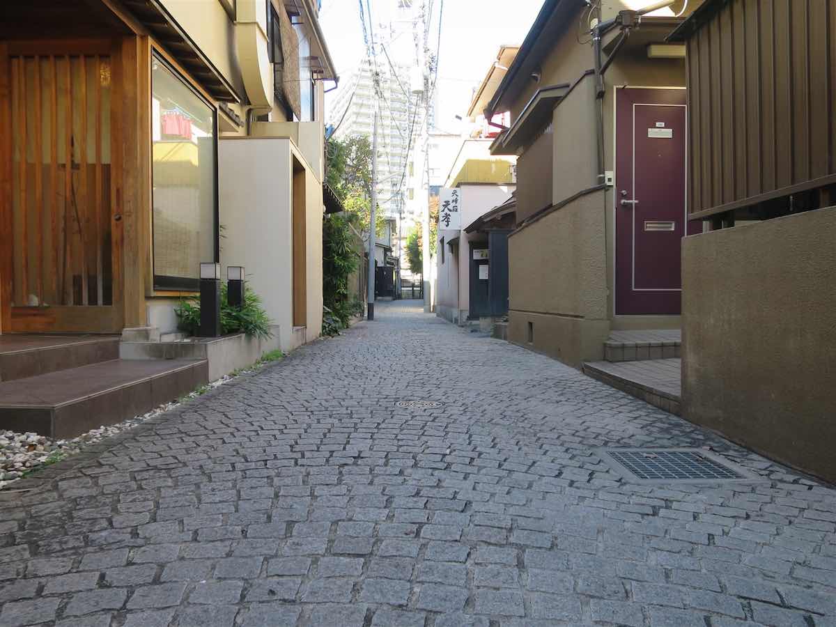 Kakurenbo Yokocho (Hide-and-seek Alley)