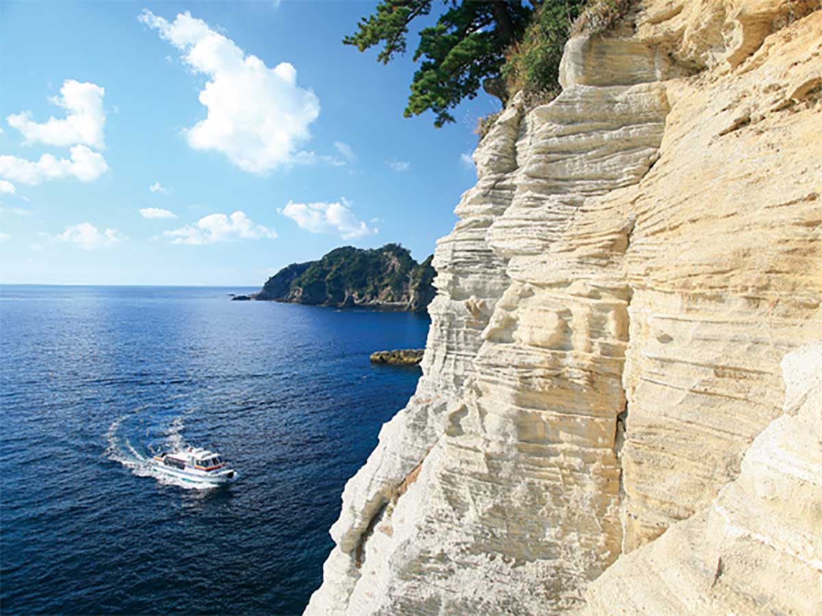 Izu Dogashima Yuransen Cave Excursion Cruise