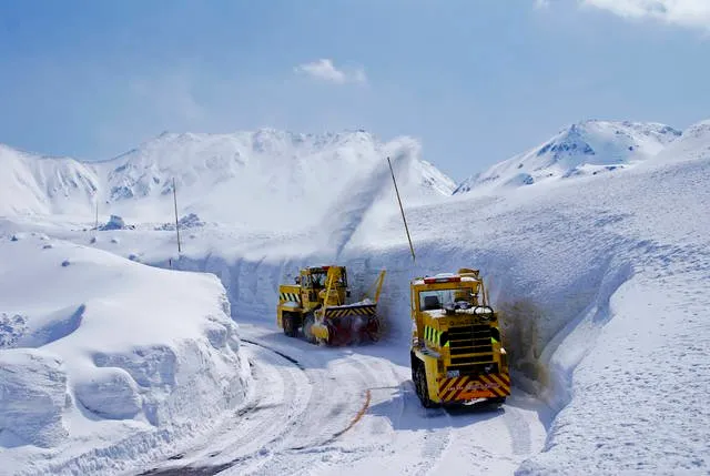 snow wall toyama