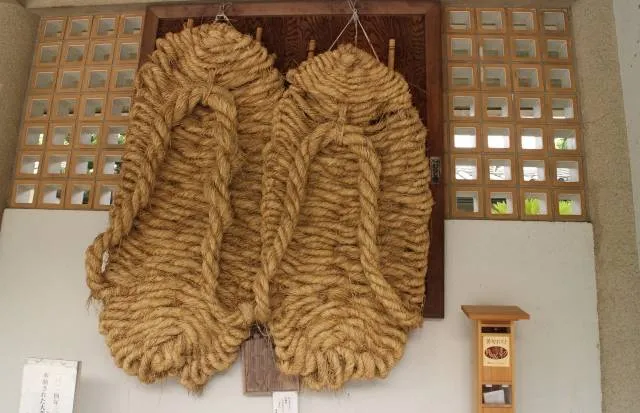 straw-sandal