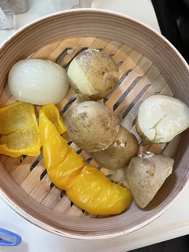 Seiro meal―Japanese traditional steamer―with funny girls!