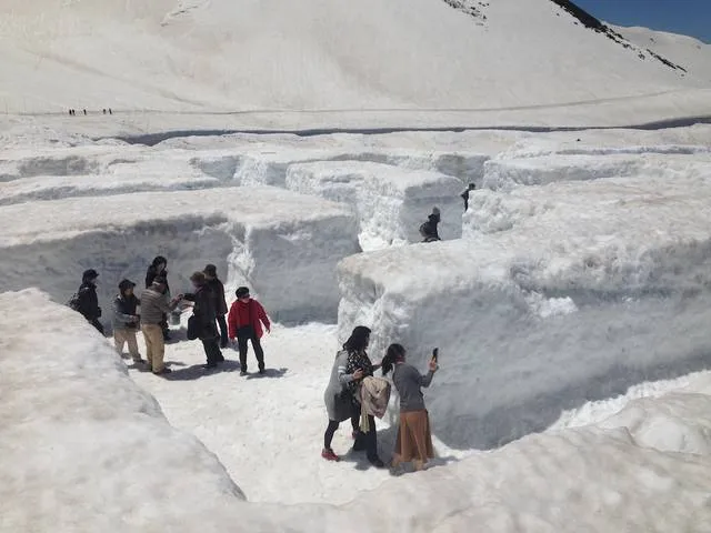 snow wall toyama