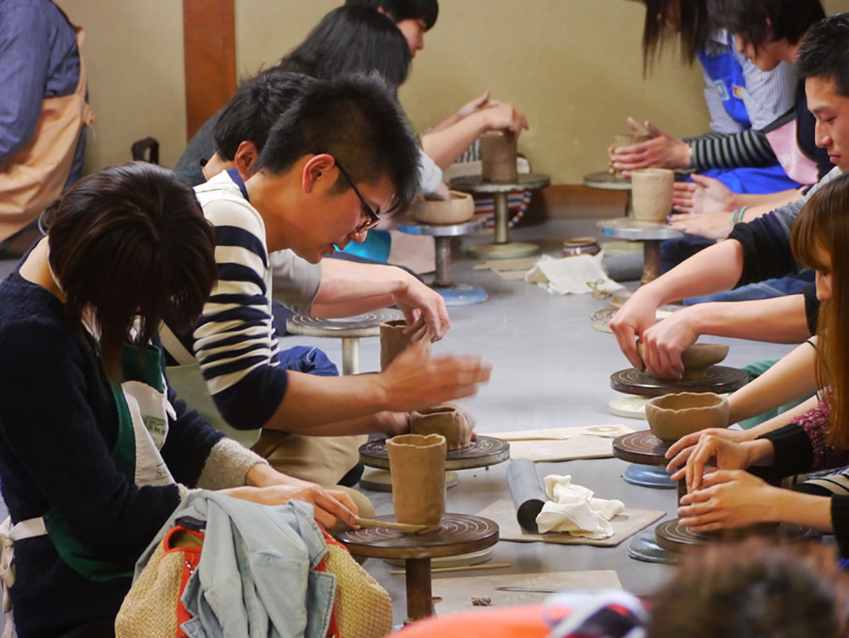 Hirashimizu Shichiemongama Pottery