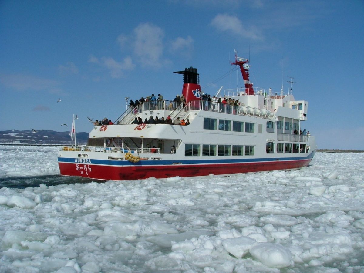 Abashiri Drift Ice Sightseeing & Icebreaker Ship AURORA