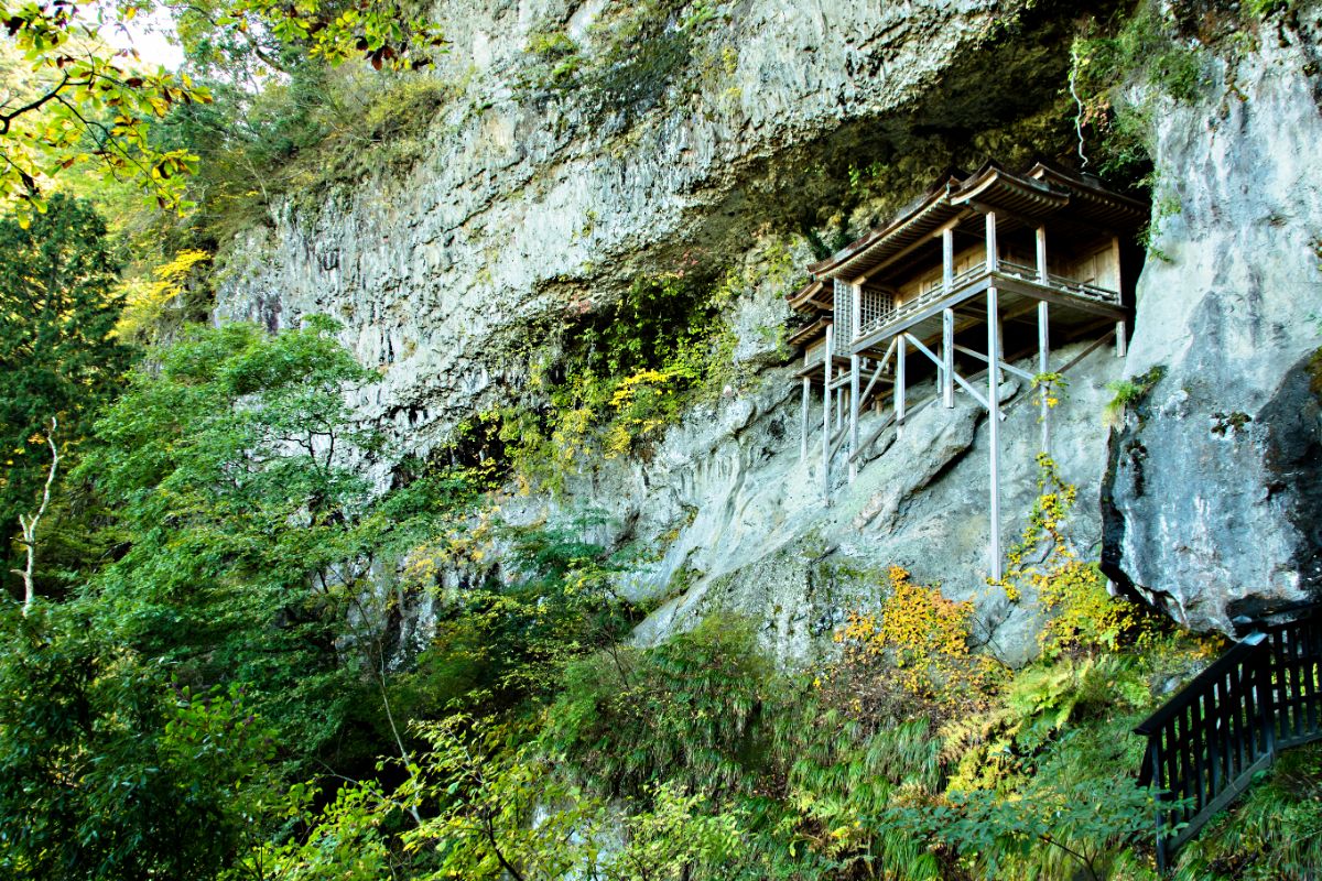 Mitokusan Sanbutsuji Temple