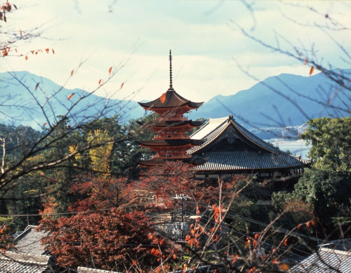 Toyokuni Jinja Shrine (Senjokaku)