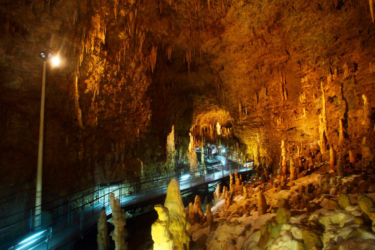 Gyokusendo Cave