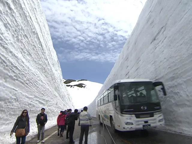 snow wall toyama