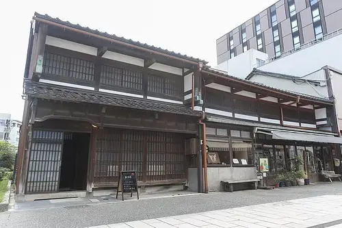 Enjoy Kanazawa cuisine with university students in traditional wooden townhouse, Kanazawa-machiya!